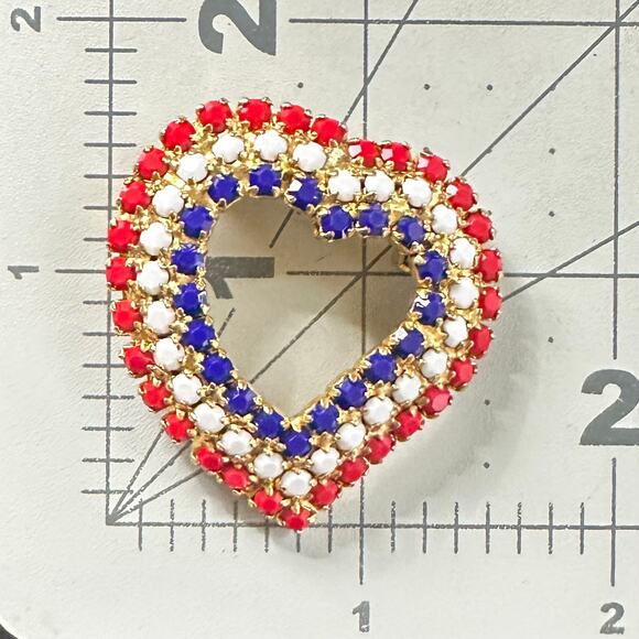 Vintage gold tone patriotic red blue white milk glass rhinestones heart brooch - Picture 6 of 6